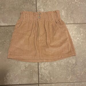 This skirt is not to short never been worn perfect for summer☀️🌊!!